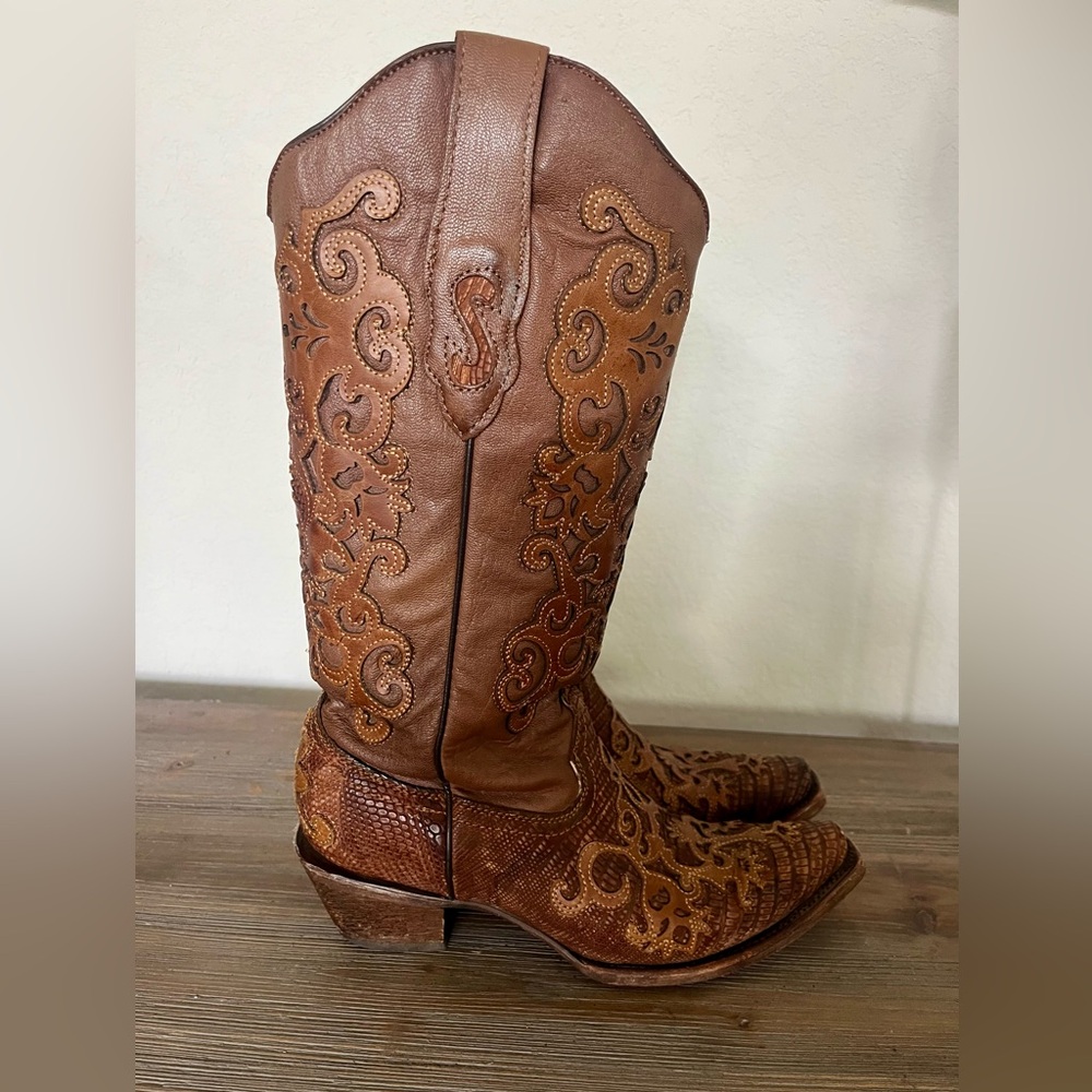 CORRAL Vintage Tooled Western Cowboy Boots Size 8